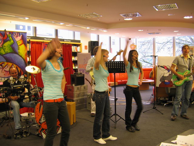 gal/2008/2008 12.04. Mayersche Buchhandlung CD Praesentation/IMG_3777.JPG